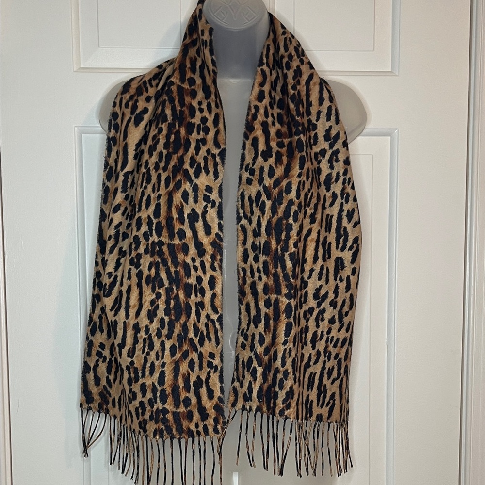 🌻Soft Leopard Print Scarf with Fringe